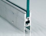 Clamping profile for 100 mm glass